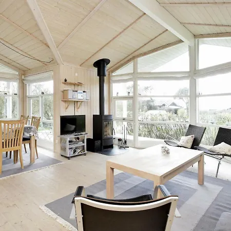 Three-bedroom Holiday In 7