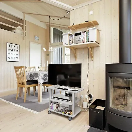 Three-bedroom Holiday In 7 * Vestervig