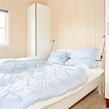 Three-bedroom Holiday In 7