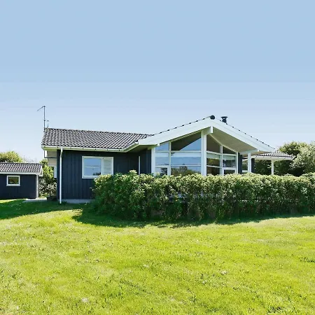 Feriehus Three-bedroom Holiday In 7 *